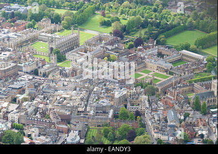 CAMBRIDGE UNIVERSITÄT AUS DER LUFT ZEIGEN DIE RÜCKSEITEN UND DIE HOCHSCHULEN. Stockfoto
