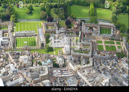 CAMBRIDGE UNIVERSITÄT AUS DER LUFT ZEIGEN DIE RÜCKSEITEN UND DIE HOCHSCHULEN. Stockfoto