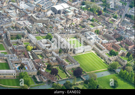 CAMBRIDGE UNIVERSITÄT AUS DER LUFT ZEIGEN DIE RÜCKSEITEN UND DIE HOCHSCHULEN. Stockfoto