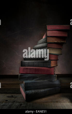 Bücher gestapelt als Treppe Stockfoto