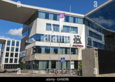 Hochmoderne Bürogebäude und Apartments befinden sich in Töölönlahti in Helsinki Stadtzentrum neben dem Bahnhof von Helsinki Stockfoto