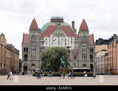 Finnische Nationaltheater und umgebende Stadtbild in Helsinki, Finnland. Stockfoto