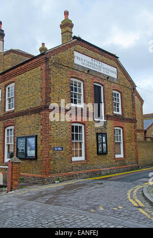 Giebelseite des Royal Native Oyster Stores Building in Whitstable, Kent. Stockfoto