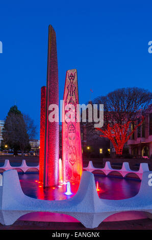 Beleuchteter Springbrunnen Centennial Square, Victoria, Britisch-Kolumbien, Kanada Stockfoto