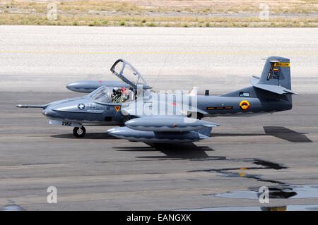 Kolumbianische Luftwaffe A-37 Libelle des Rollens bei Natal Air Force Base in Brasilien während der Übung Cruzex. Stockfoto