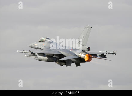 Dutch Air Force f-16 bin mit vollen Nachbrenner während NATO TLP, Albacete, Spanien auszuziehen. Stockfoto