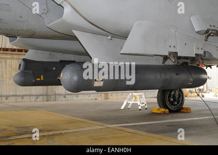 Nahaufnahme von der LANTIRN-pods auf eine israelische Luftwaffe F-15I Northrop Strike Fighter, auf Hatzerim Air Base, Israel Stockfoto