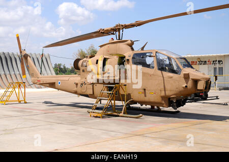 Israelische Luftwaffe AH-1 Tzefa-Kampfhubschrauber auf Tel Nof Air Base, Israel. Stockfoto