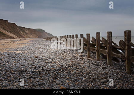 Küstenschutzes und Küsten Klippe Erosion North Norfolk UK Stockfoto