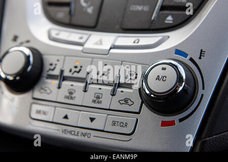 Fahrzeugklimatisierung und Heizungssteuerungen Stockfoto
