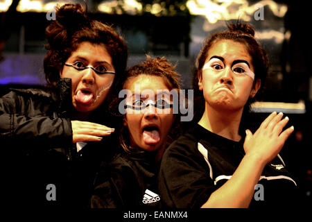 Maori Mädchen in Rugby World Cup Stockfoto