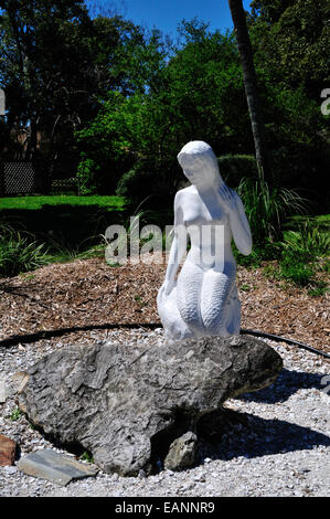 Statue des sitzenden Meerjungfrau im Weeki Wachee Springs State Park, Spring Hill, Florida Stockfoto