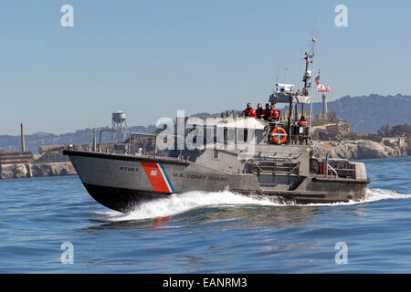 United States Coast Guard 47 Fuß Motor Rettungsboot aus Station Golden Gate Patrouillen das Wasser der Bucht von San Francisco. Stockfoto