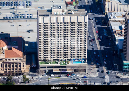 Luftaufnahme des Hilton Hotels in Adelaide South Australia.  Victoria Square ist auch in Sicht. Stockfoto