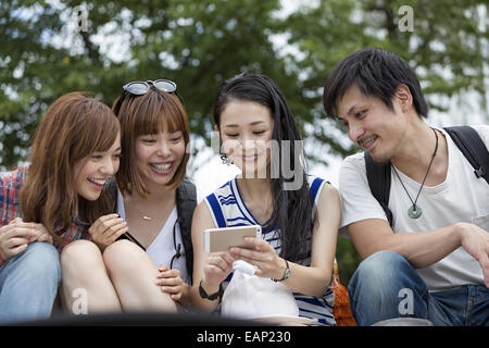 Gruppe von Freunden im Park. Stockfoto