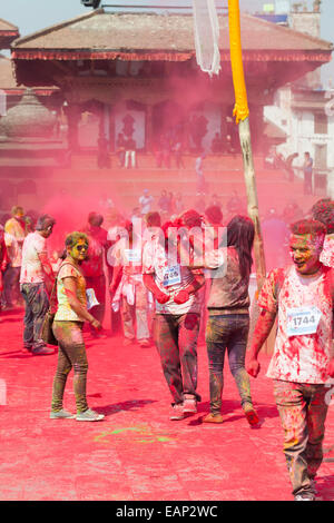 Die Farbe laufen, Teil der Holi Festival feiern in Kathmandu, Nepal Stockfoto