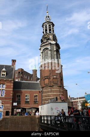 17. Jahrhundert Munttoren "Münzerturm" in Amsterdam, Niederlande am Muntplein quadratisch Stockfoto