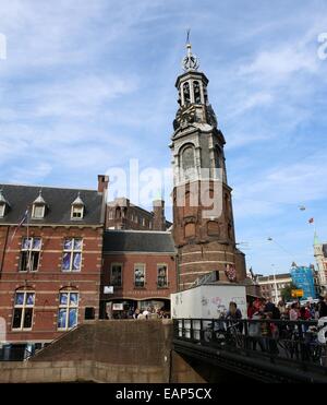 17. Jahrhundert Munttoren "Münzerturm" in Amsterdam, Niederlande am Muntplein quadratisch Stockfoto