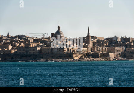 Kalkara, Malta, aus dem Meer - am Eingang zum Grand Harbour, gegenüber Valletta Stockfoto