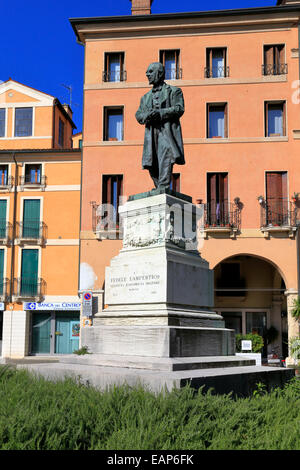 Fedele Lampertico Statue in Piazza Matteotti, Vicenza, Italien, Region Venetien. Stockfoto