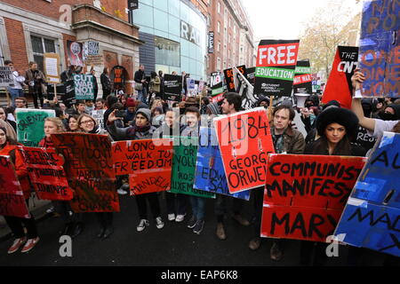 London, UK. 19. November 2014. Schüler versammeln sich vor der Free Education-Marsch im Zentrum von London. Bildnachweis: Christopher Middleton/Alamy Live-Nachrichten Stockfoto