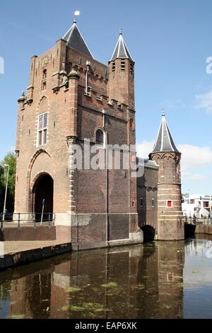 Altes Stadttor De Amsterdamse Poort in Haarlem. Niederlande Stockfoto