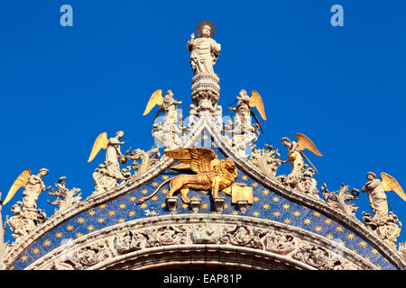 Auf dem Dach Detail der patriarchalische Kathedrale Basilica von San Marco in Venedig Stockfoto