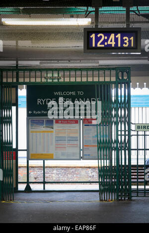 Eingang zum Ryde Pier Bahnhof auf der Isle Of Wight Stockfoto