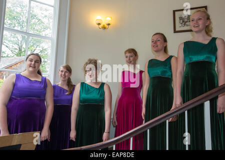 Ein Chor unterhaltsam ein Heaton Cooper Künstler Veranstaltung, gesponsert von Rathbones bei Brathay, 3. Juli 2014. Stockfoto