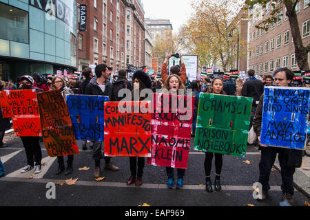 London, UK. 19. November 2014. Tausende von Studenten marschieren durch die Londoner, gefordert, dass Studiengebühren von der Regierung verschrottet werden. Bildnachweis: Paul Davey/Alamy Live-Nachrichten Stockfoto