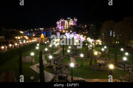 Sonnenstrand, Bulgarien - 18. Juni 2011: The Royal Castle Hotel in Sonnenstrand, Bulgarien ist in der Nacht mitten in der Summe gesehen Stockfoto