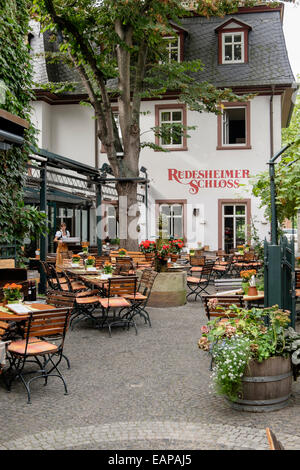 Rudesheimer Schloss-Restaurant im alten Drosselgasse Straße im Weinbau Stadt Rüdesheim am Rhein, Hessen, Deutschland Stockfoto