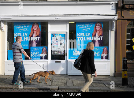 Rochester, Kent, 19. November. Rochester Stadtzentrum liegt sehr ruhig am Vortag die Nachwahl. Büro von den konservativen Anwärter, Kelly Tolhurst Stockfoto