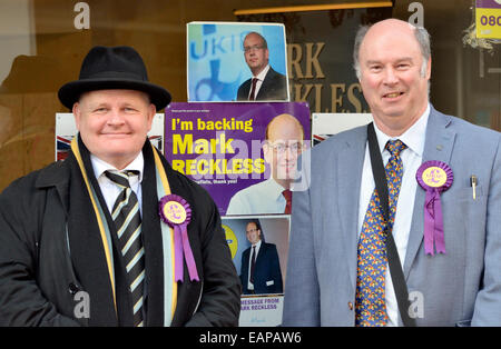 Rochester, Kent, 19. November. Rochester Stadtzentrum liegt sehr ruhig am Vortag die Nachwahl. Die UKIP Unterstützer Stockfoto