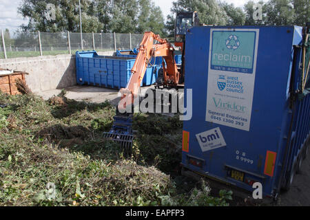 Annehmlichkeit Tipp & Recyclinganlage, Digger Garten Mülltrennung Stockfoto