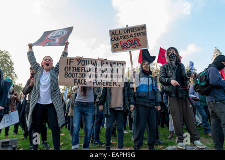 London, UK. 19. November 2014. Studenten stürmten Parliament Square in London Credit: Velar Grant/Alamy Live News Stockfoto