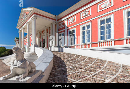 Treppe mit der Sphinx in Kuskowo Palast, Russland Stockfoto