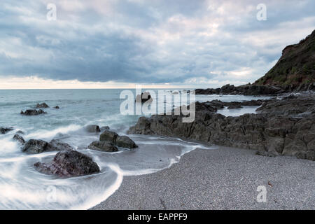 Wolken über Portwrinkle in Süd-Ost-Cornwall Stockfoto