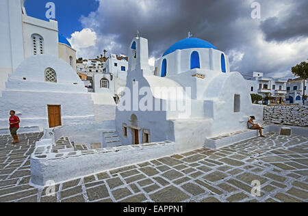 Die St. Katharinen-Kirche in Chora (Chora) gebaut auf Ruinen der alten Tempel des Apollo in Insel Ios, Kykladen, Griechenland Stockfoto