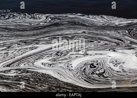 Wasser mit Swirly Mustern in Ottawa River Stockfoto