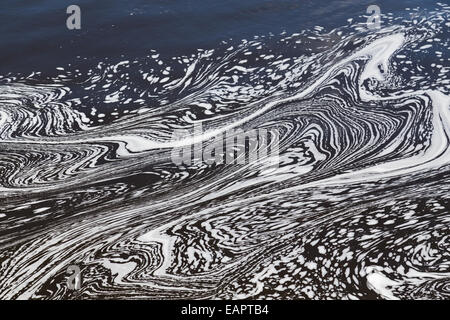 Wasser mit Swirly Mustern in Ottawa River Stockfoto