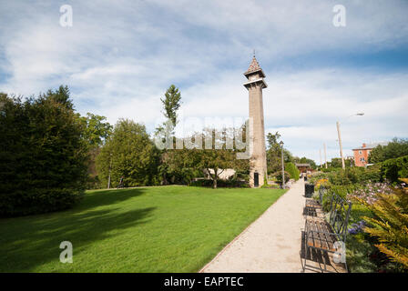 Ein Turm bleibt weiterhin an der Shakespeare Gardens früher Standort einer alten wollenen Mühle in Stratford, Ontario Kanada Stockfoto