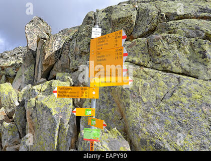 Wandern Zeichen in Bettmeralp Aletsch Gletscher Bereich, Schweiz Stockfoto