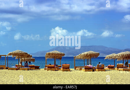 Mylopotas, eine organisierte und beliebteste Strand, bekannt für seine Beach-Parties, in Insel Ios, Kykladen, Griechenland Stockfoto