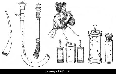 verschiedene Formen der alten Holzblasinstrumente, gebogenen Horn, Rackett, ein Holzblasinstrument des Barock und der Renaissance, vers Stockfoto