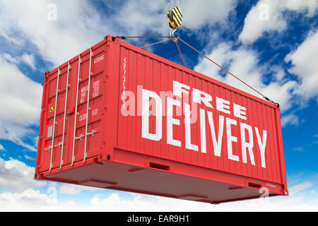 Kostenloser Versand - Red Cargo-Container hängen. Stockfoto