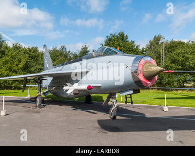 English Electric Lightning F6 britischen Abfangjäger Kampfflugzeuge auf dem Display an der Yorkshire Air Museum Elvington York Stockfoto