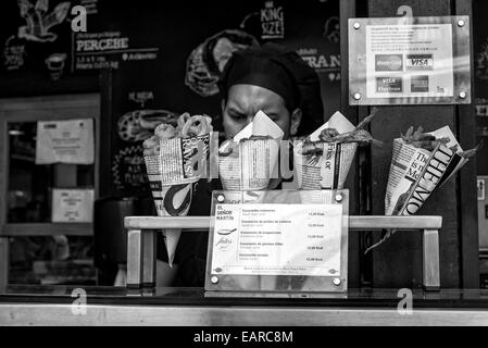 Street Food-Shop im Mercado San Miguel in Madrid Stockfoto