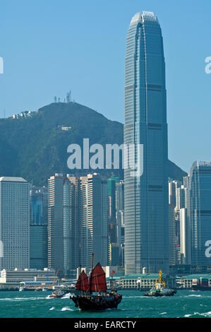 Tower 2, International Finance Centre oder 2 IFC und andere Wolkenkratzer im Central District, Hong Kong, Hong Kong, China Stockfoto
