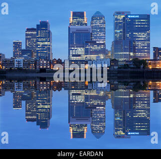 Blick über die Themse auf Canary Wharf, Docklands, London, England, Vereinigtes Königreich Stockfoto